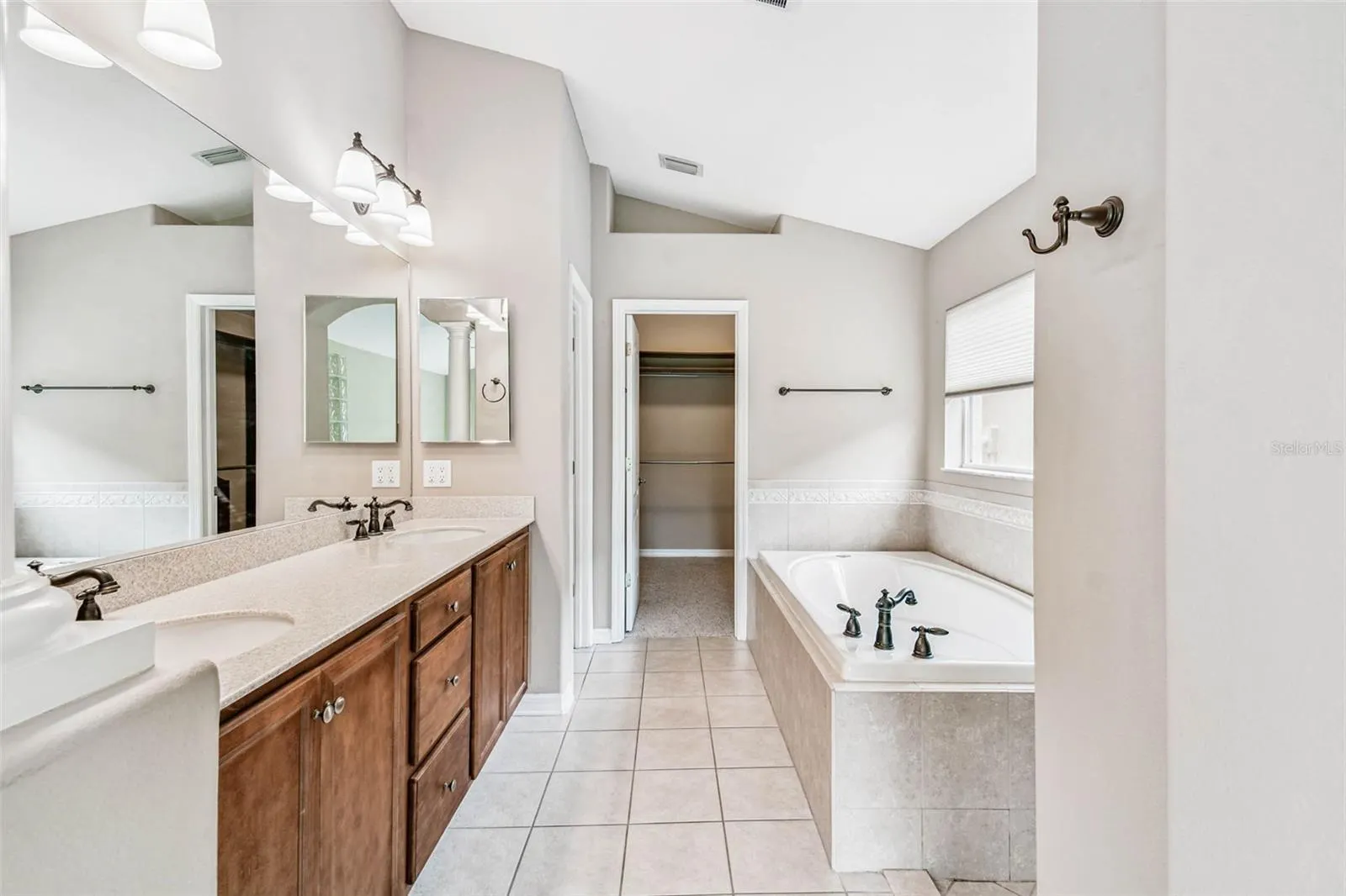 19207 ROBIN PERCH LN