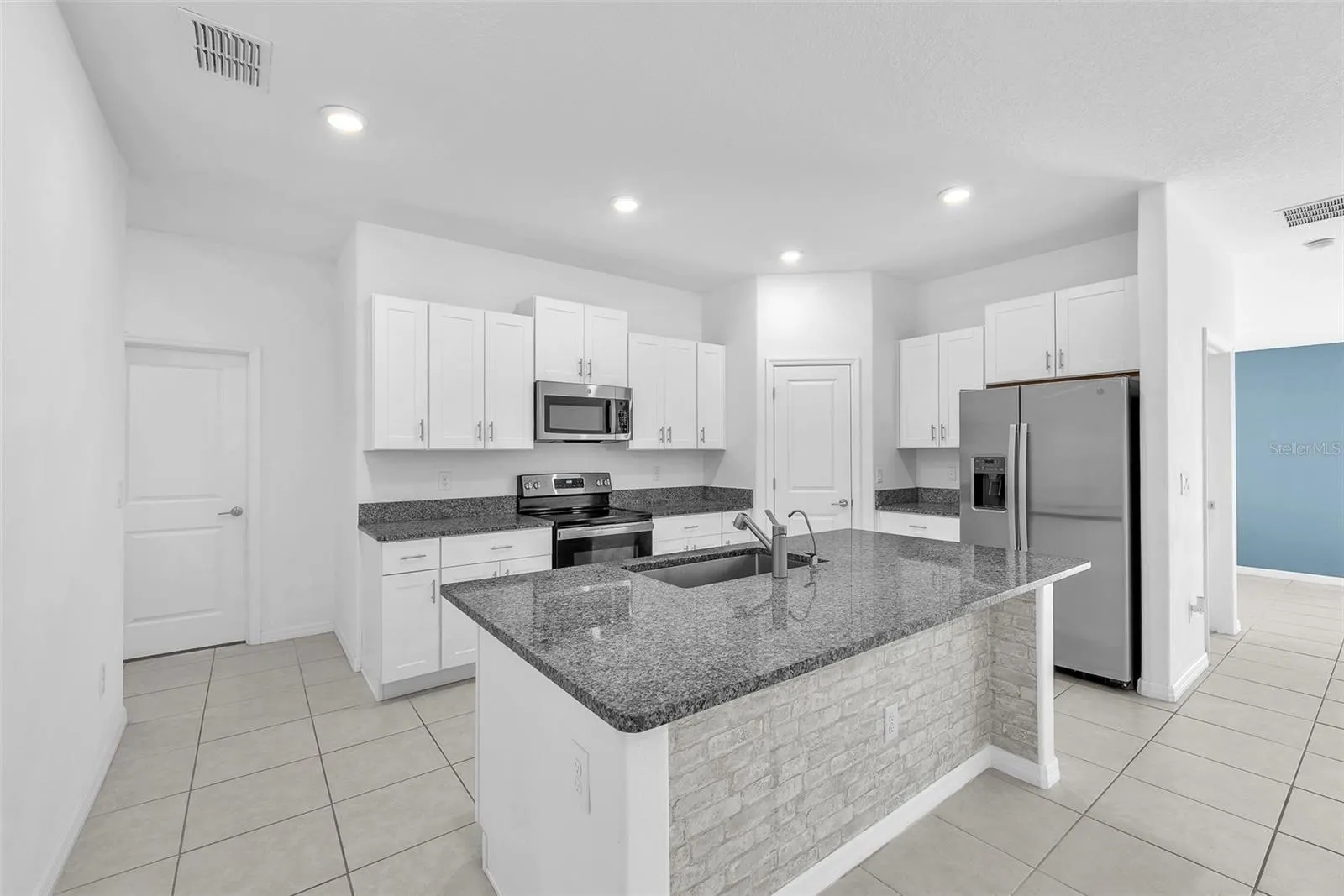5518 BLUE AZURE DR