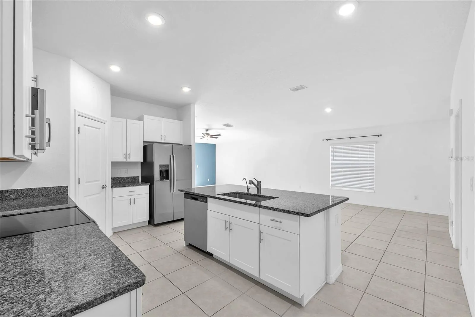 5518 BLUE AZURE DR