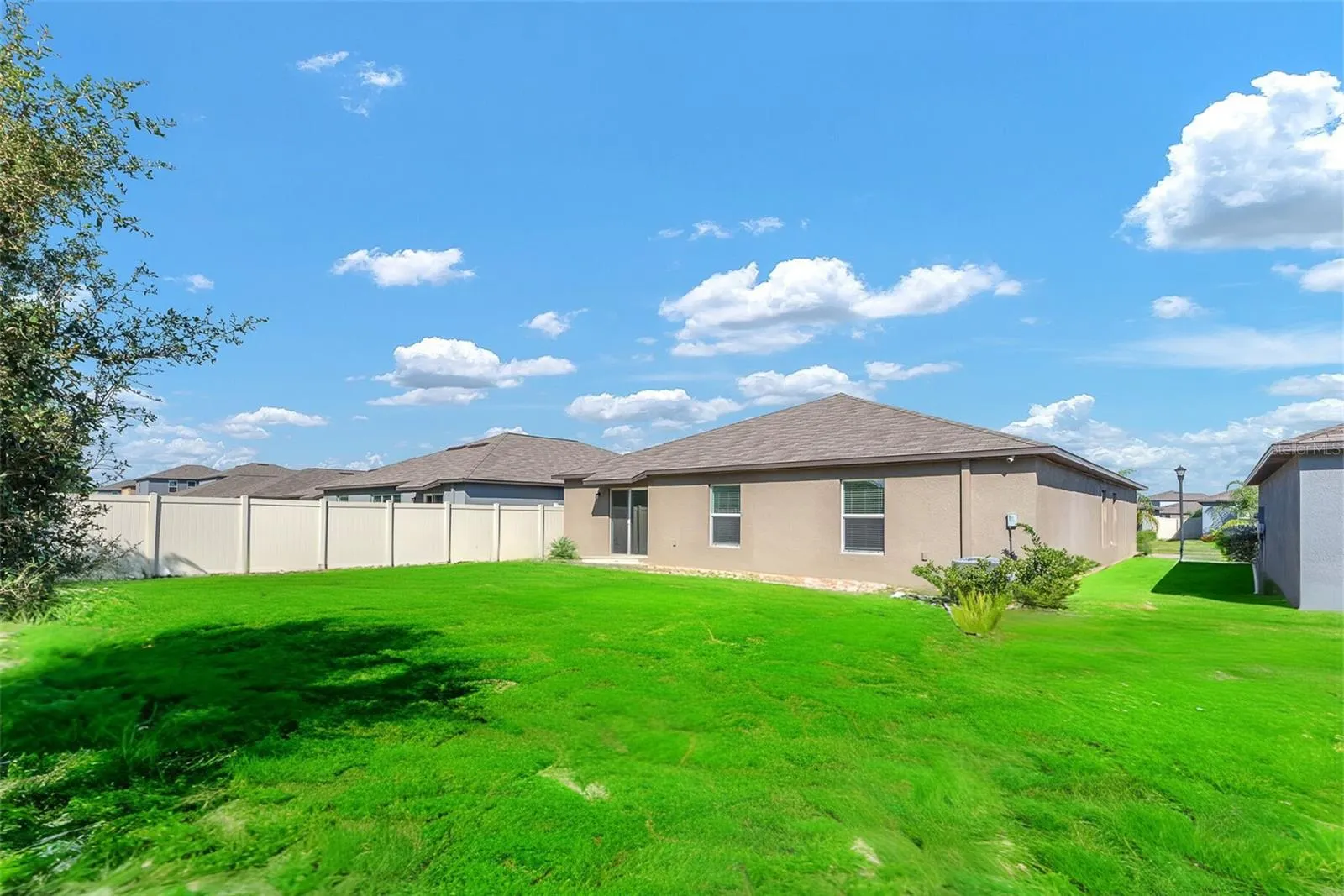 5518 BLUE AZURE DR