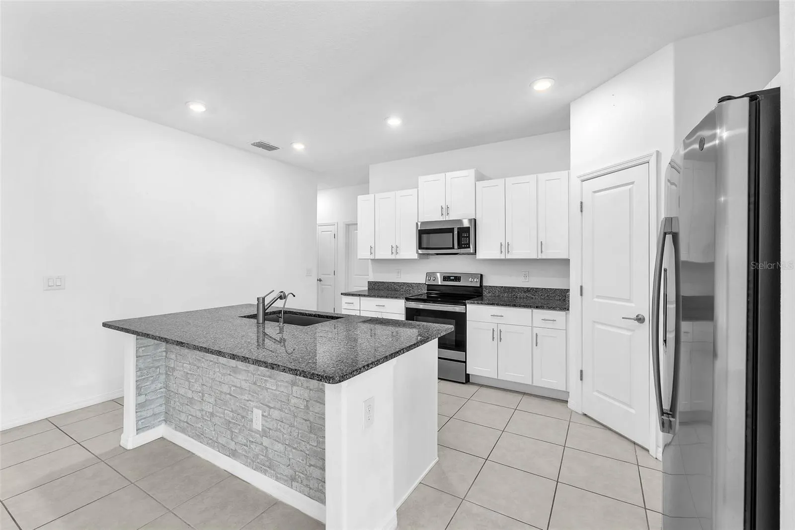 5518 BLUE AZURE DR