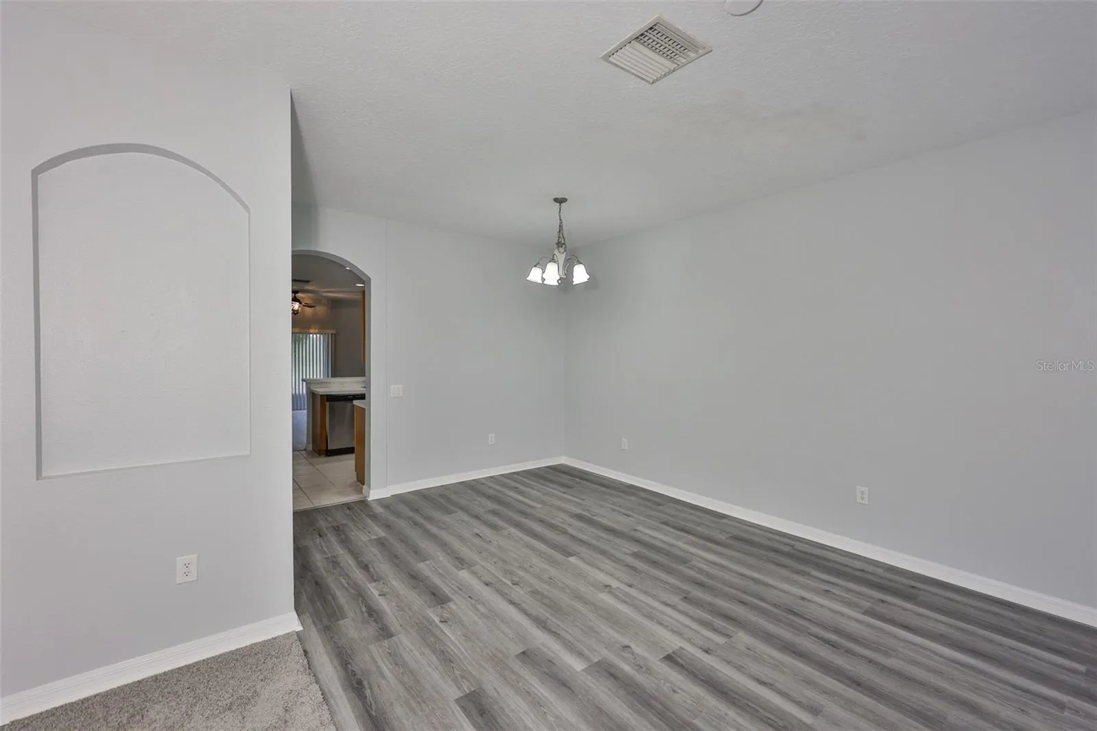 13127 KINGS CROSSING DR