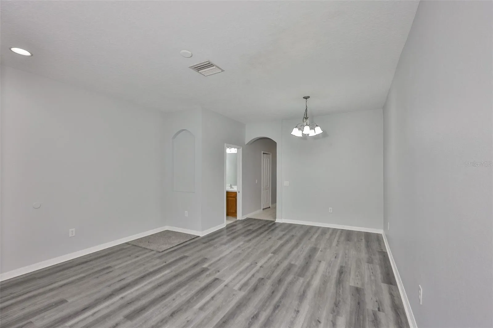 13127 KINGS CROSSING DR