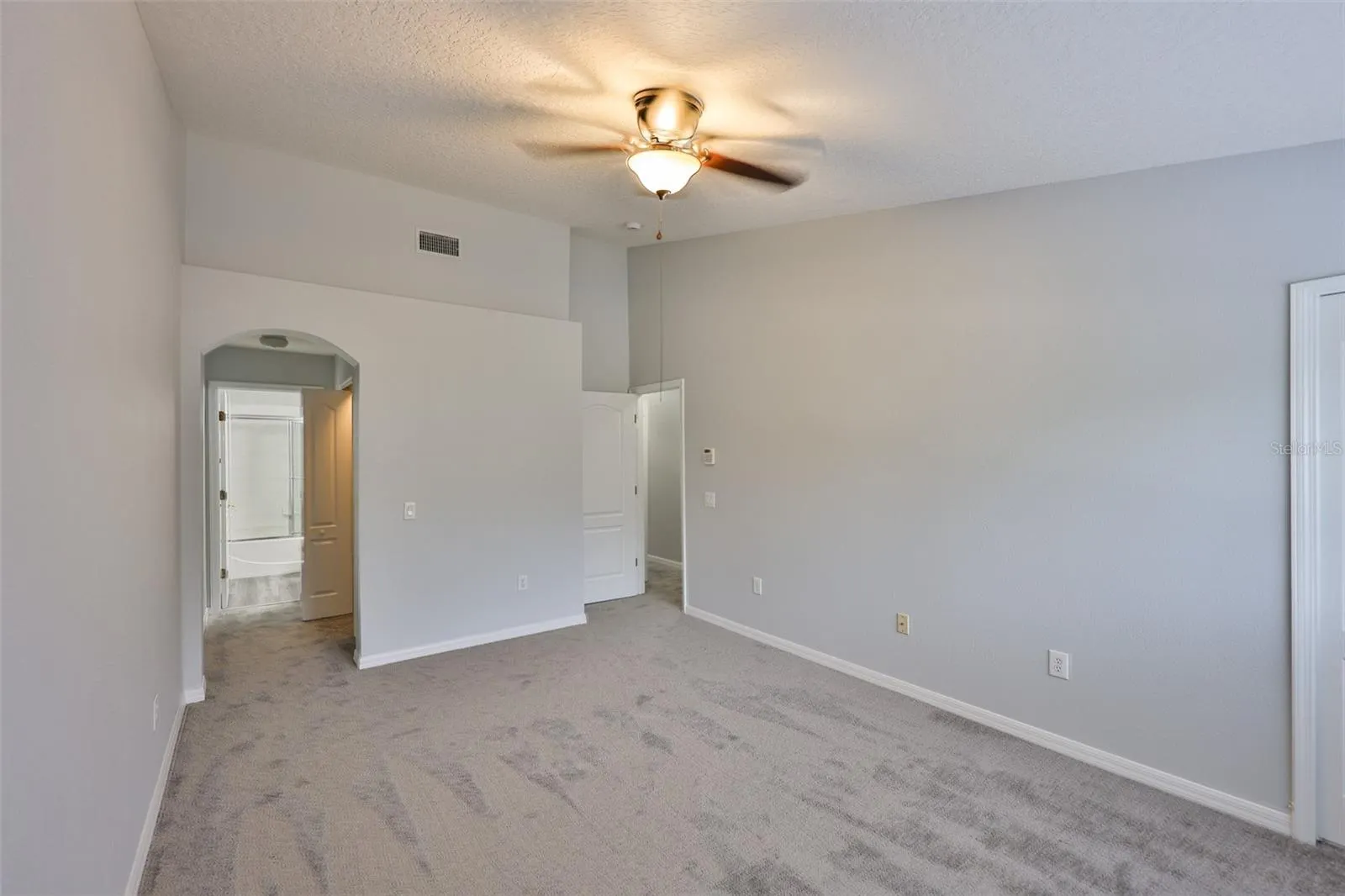13127 KINGS CROSSING DR