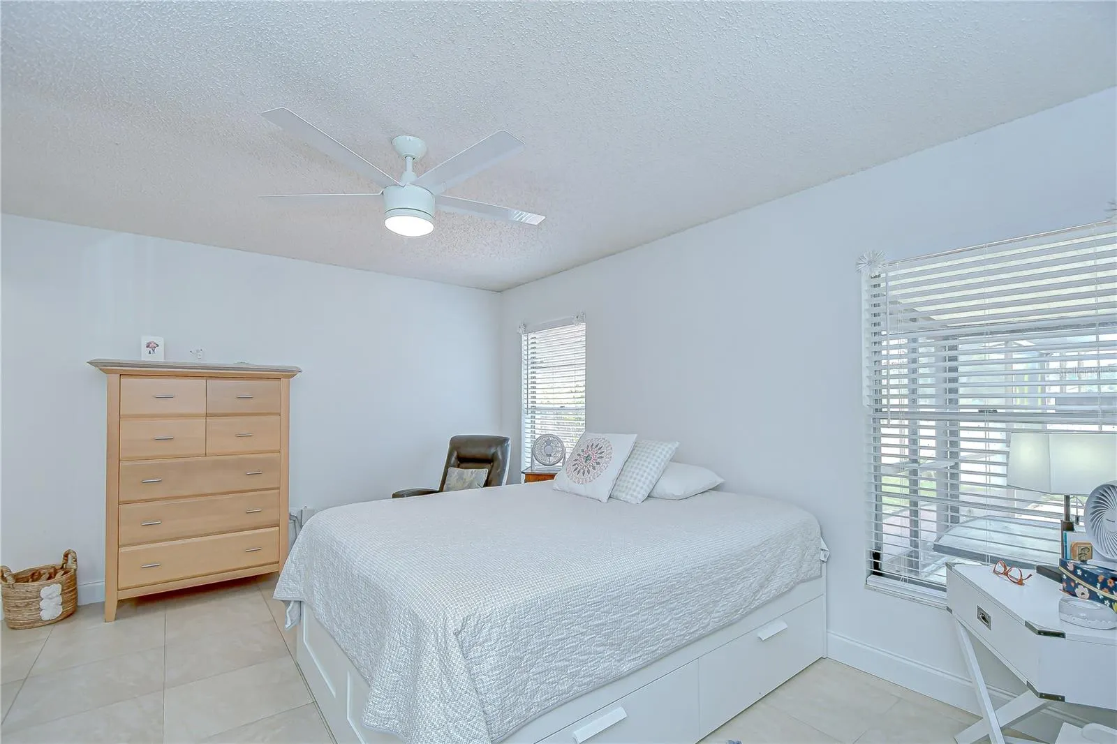 7613 S SANIBEL CIR