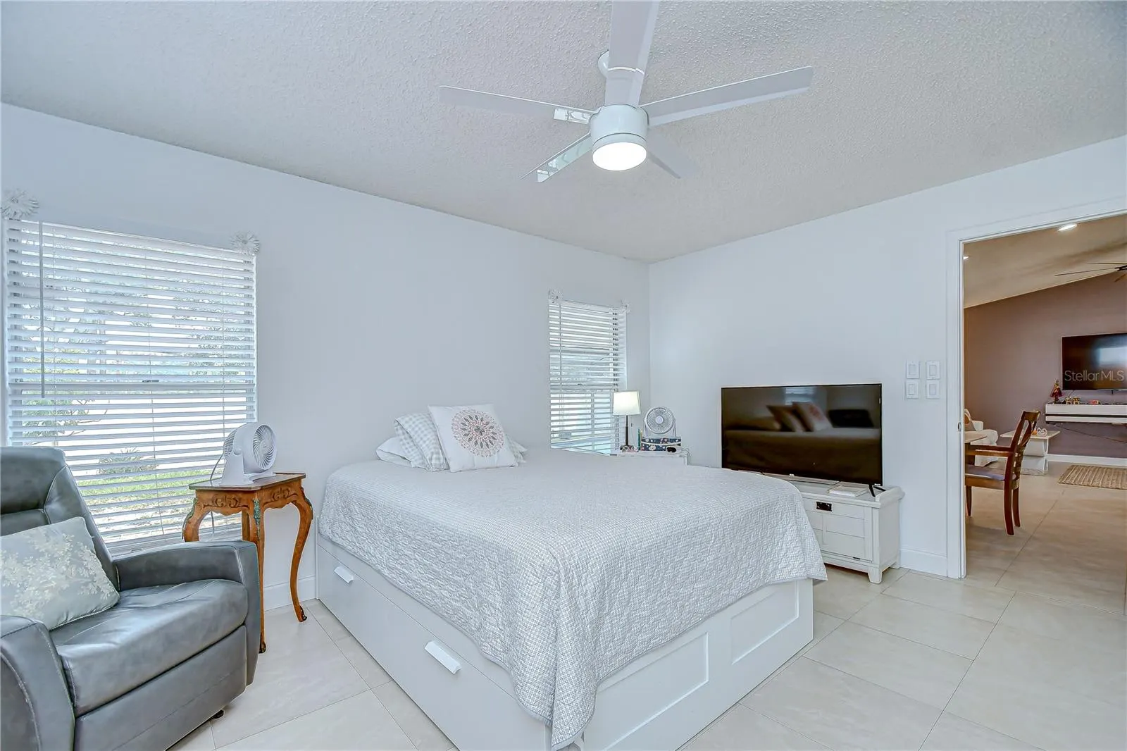 7613 S SANIBEL CIR