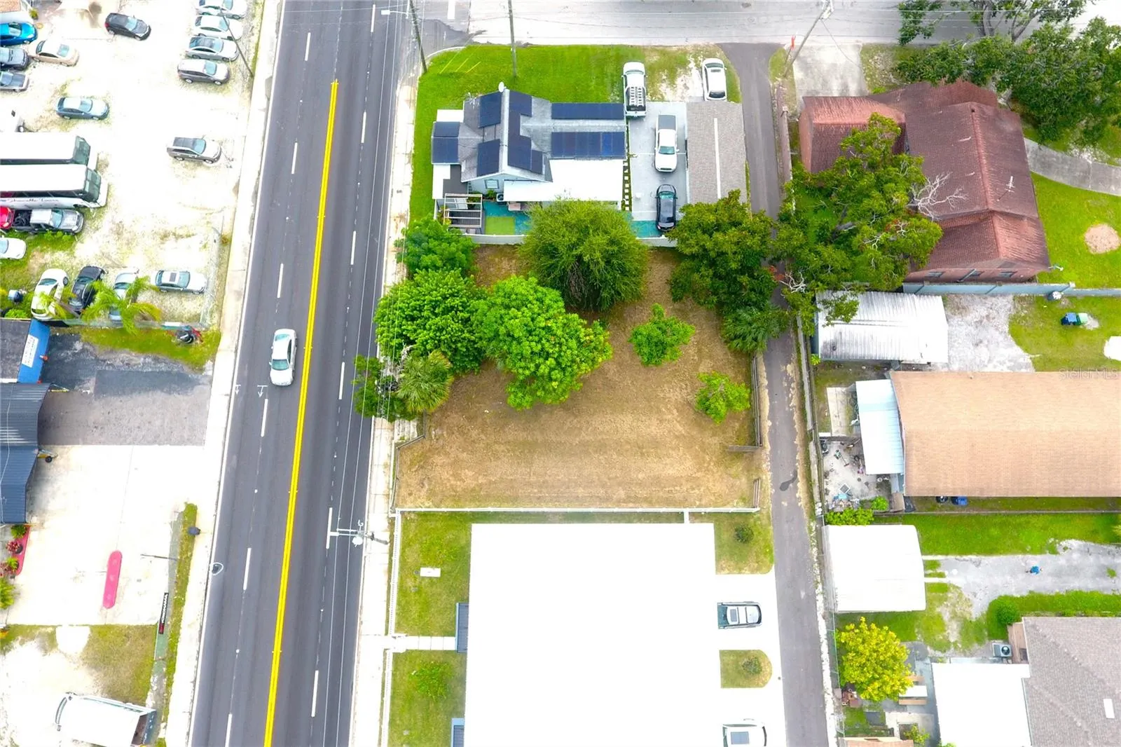 2606 W COLUMBUS DR