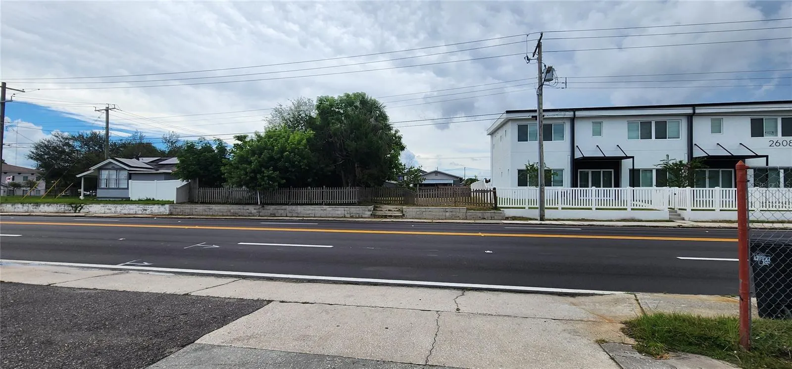2606 W COLUMBUS DR