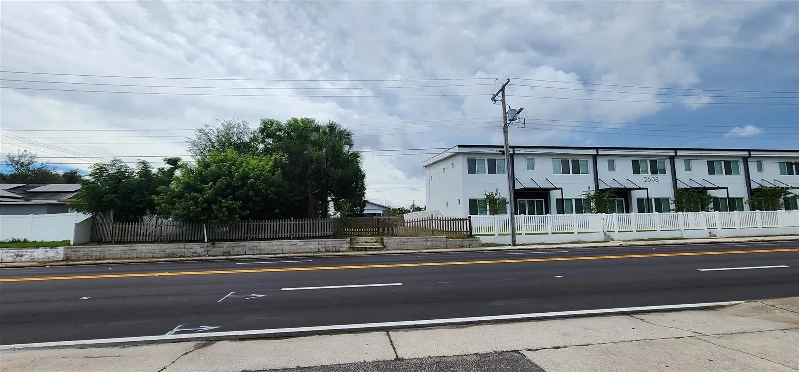 2606 W COLUMBUS DR