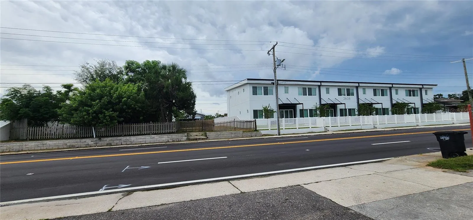 2606 W COLUMBUS DR
