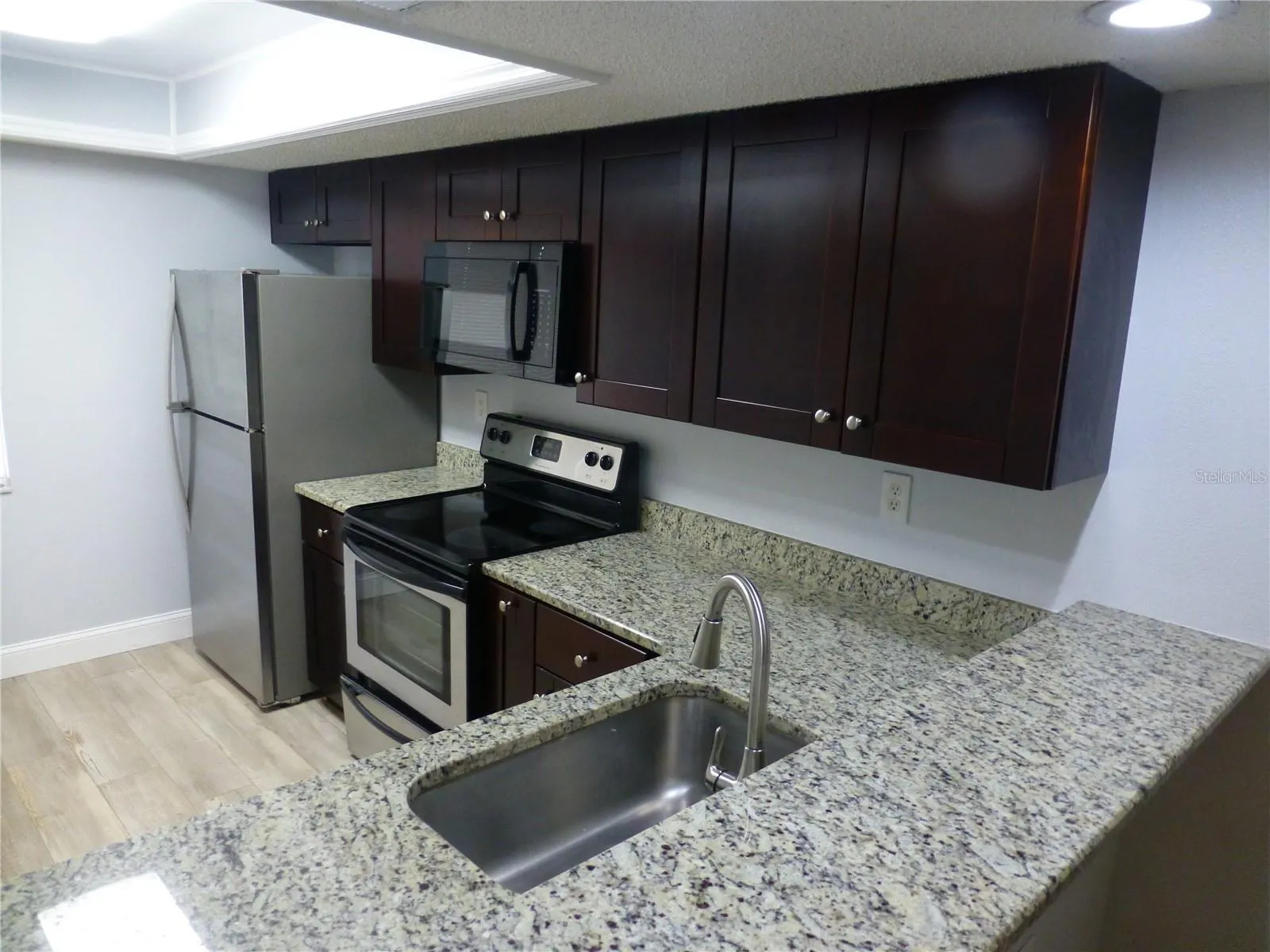 110 LAKESIDE DR #10, #10