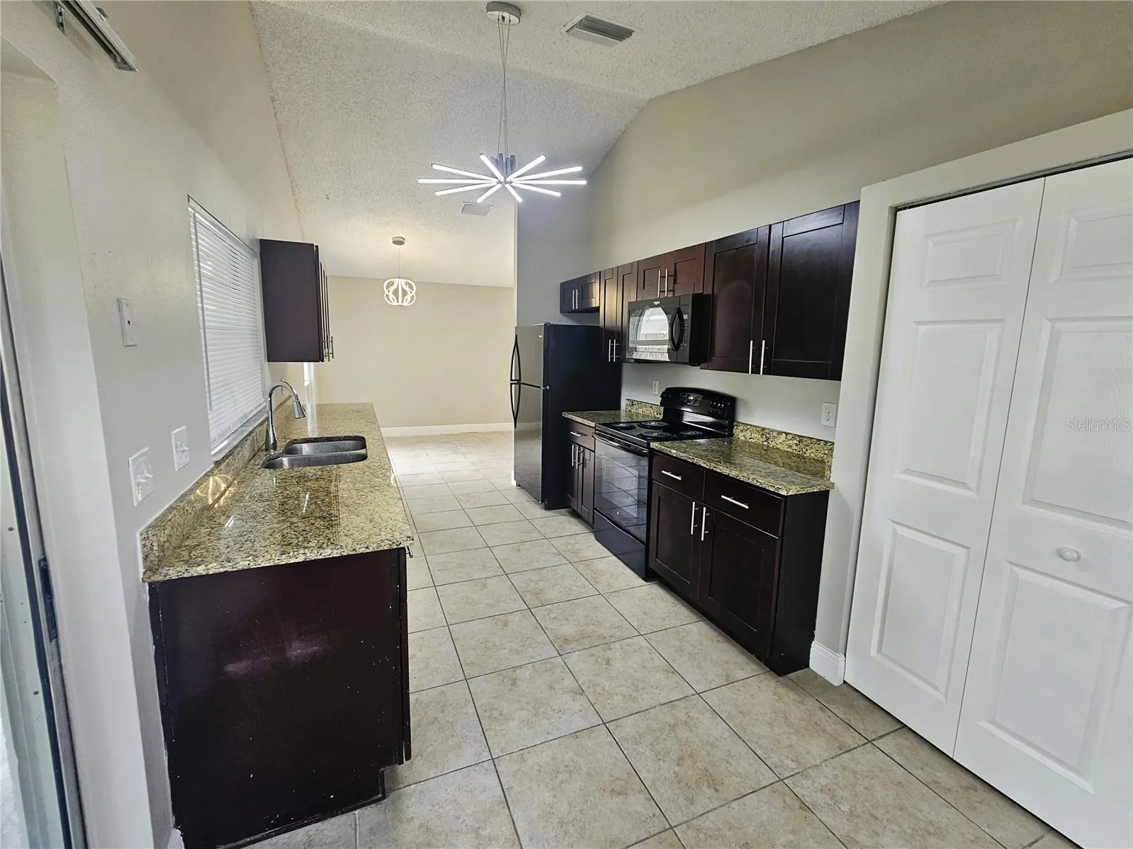 1407 MOHRLAKE DR