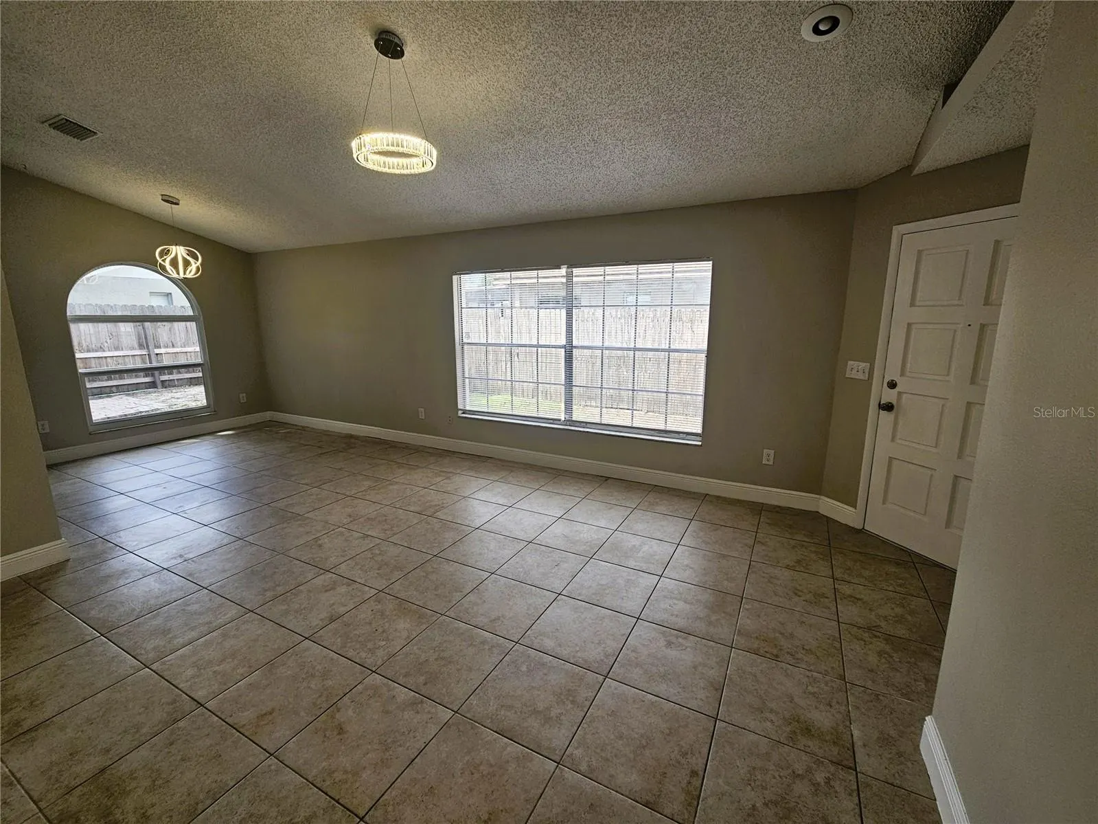 1407 MOHRLAKE DR