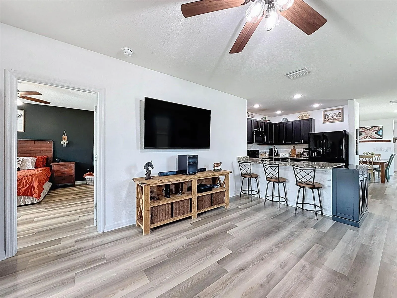 8089 PELICAN REED CIR