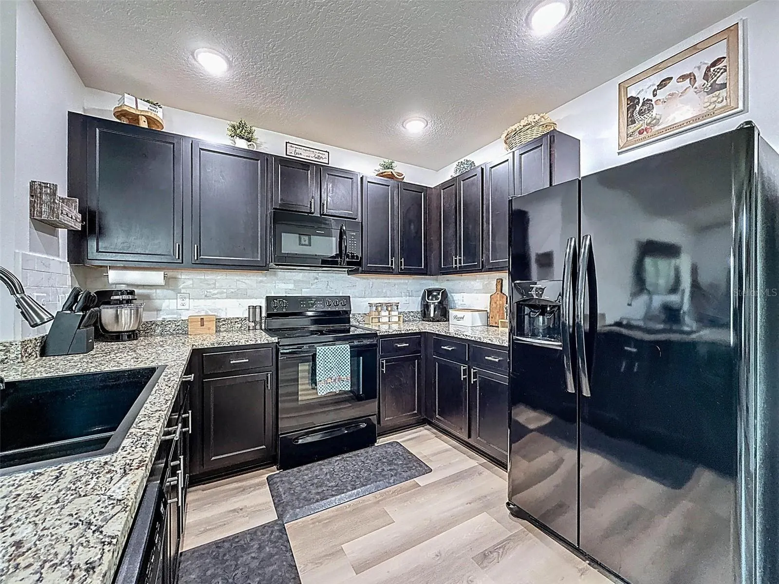 8089 PELICAN REED CIR