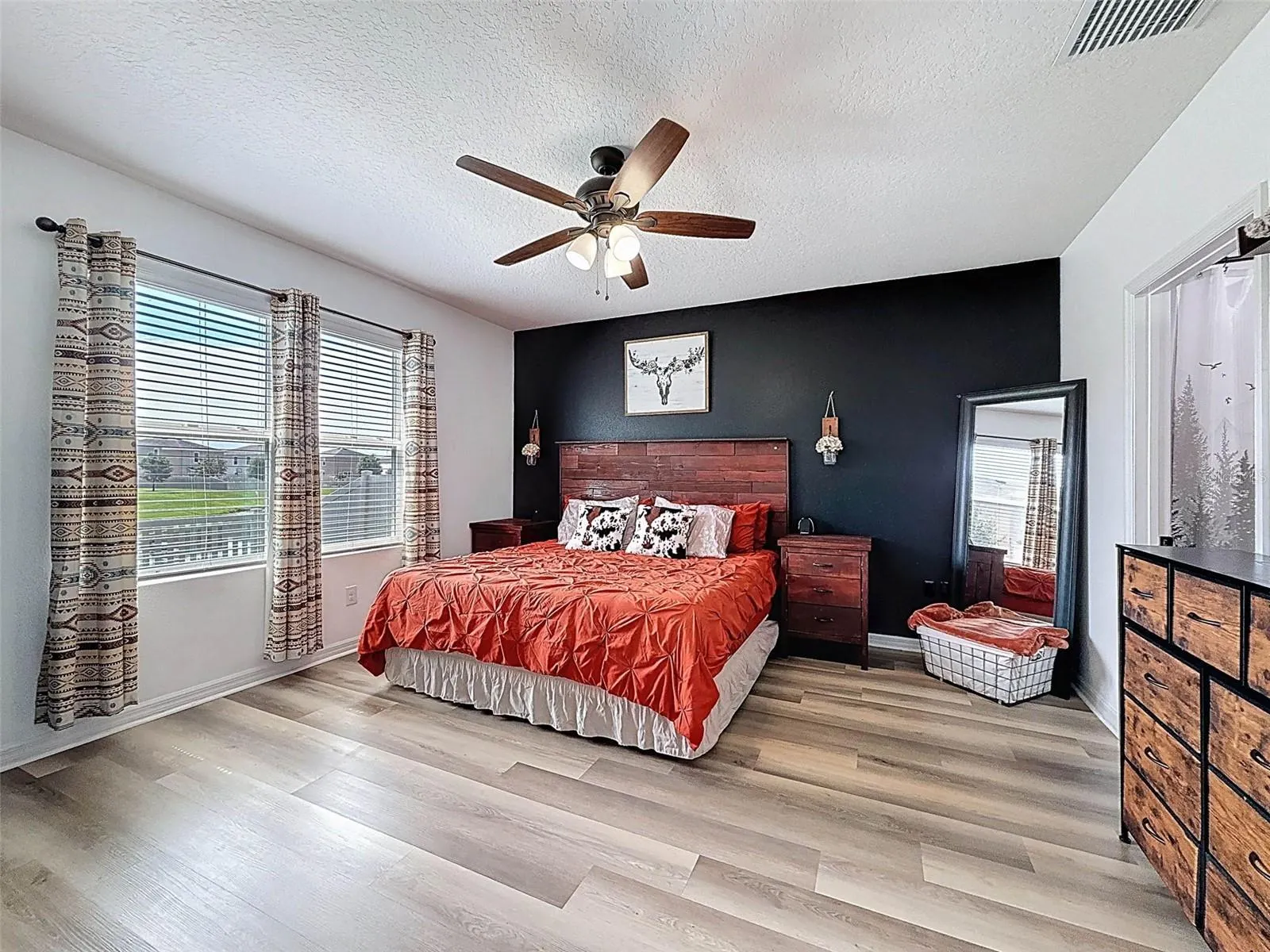 8089 PELICAN REED CIR