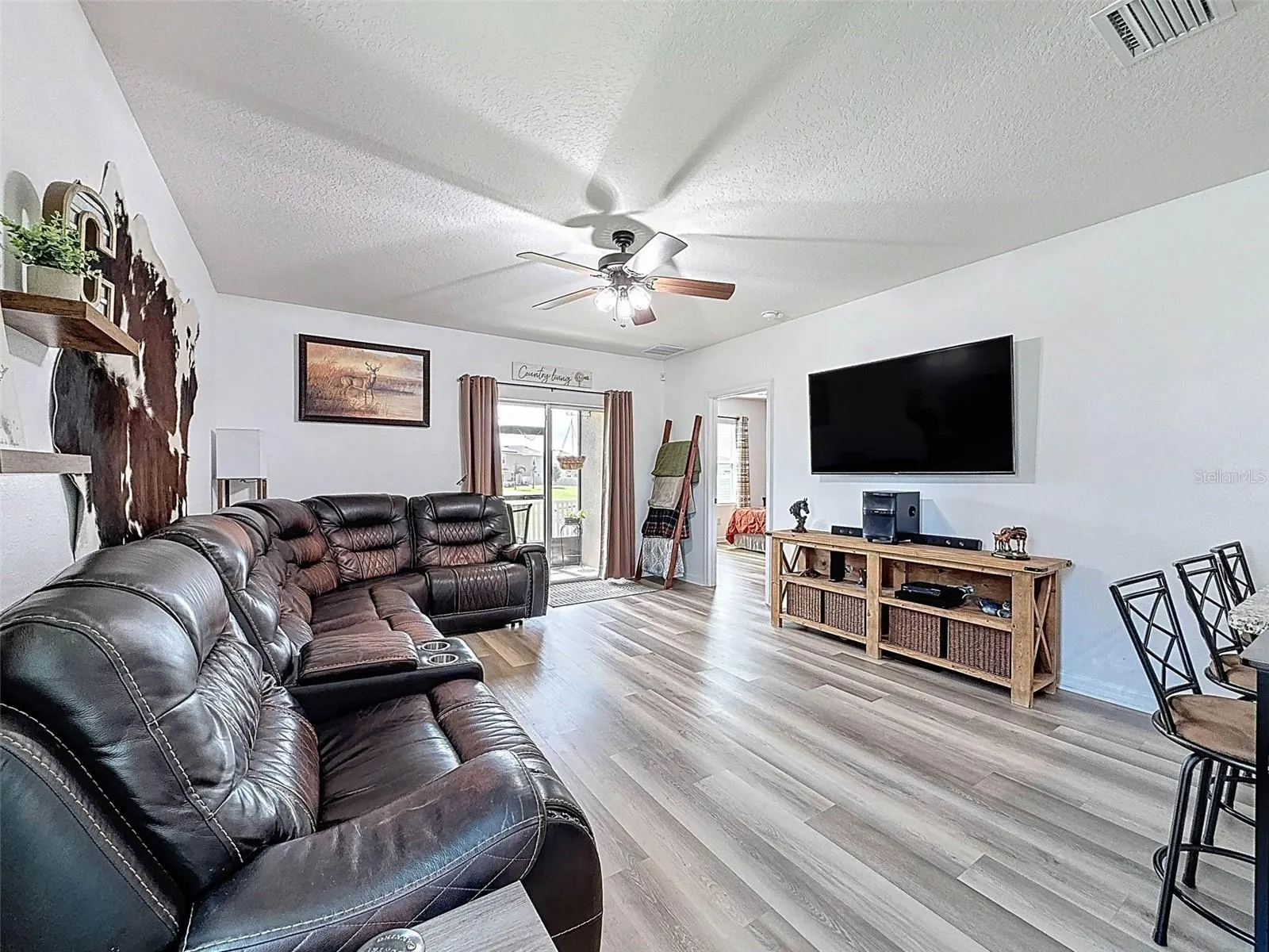 8089 PELICAN REED CIR