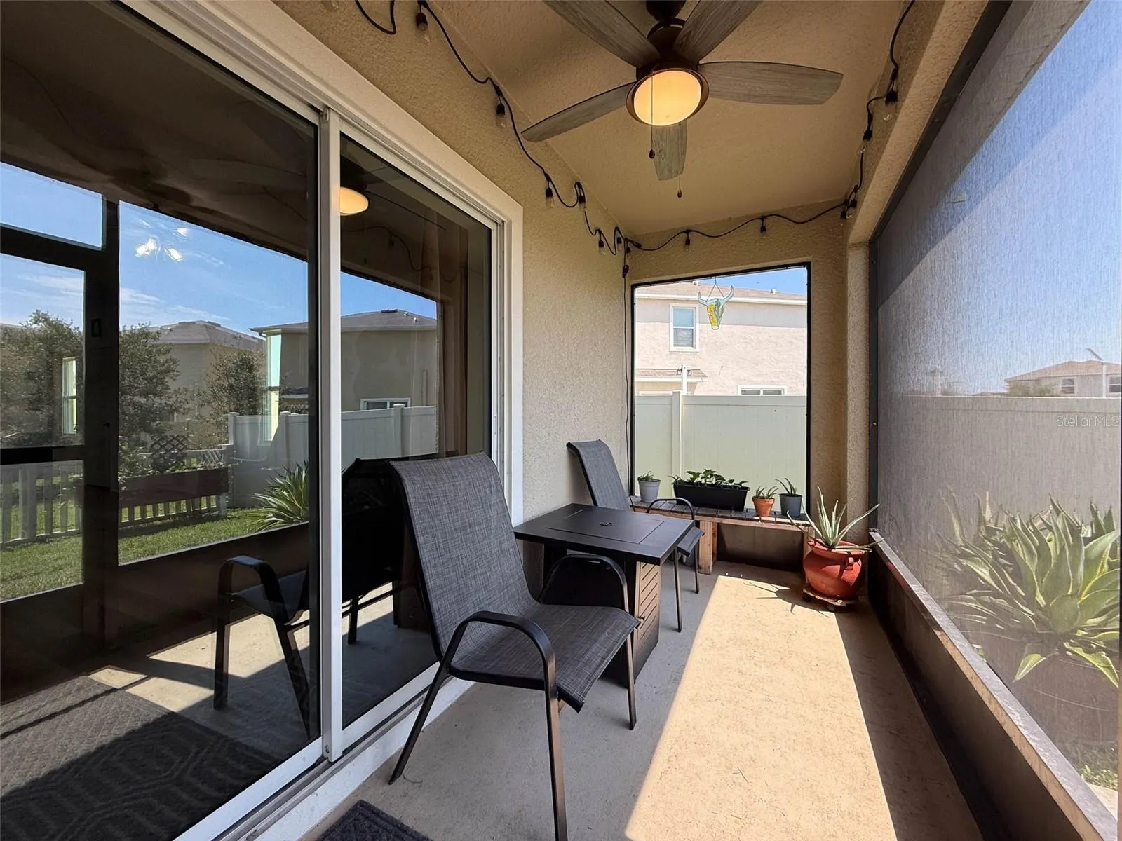 8089 PELICAN REED CIR