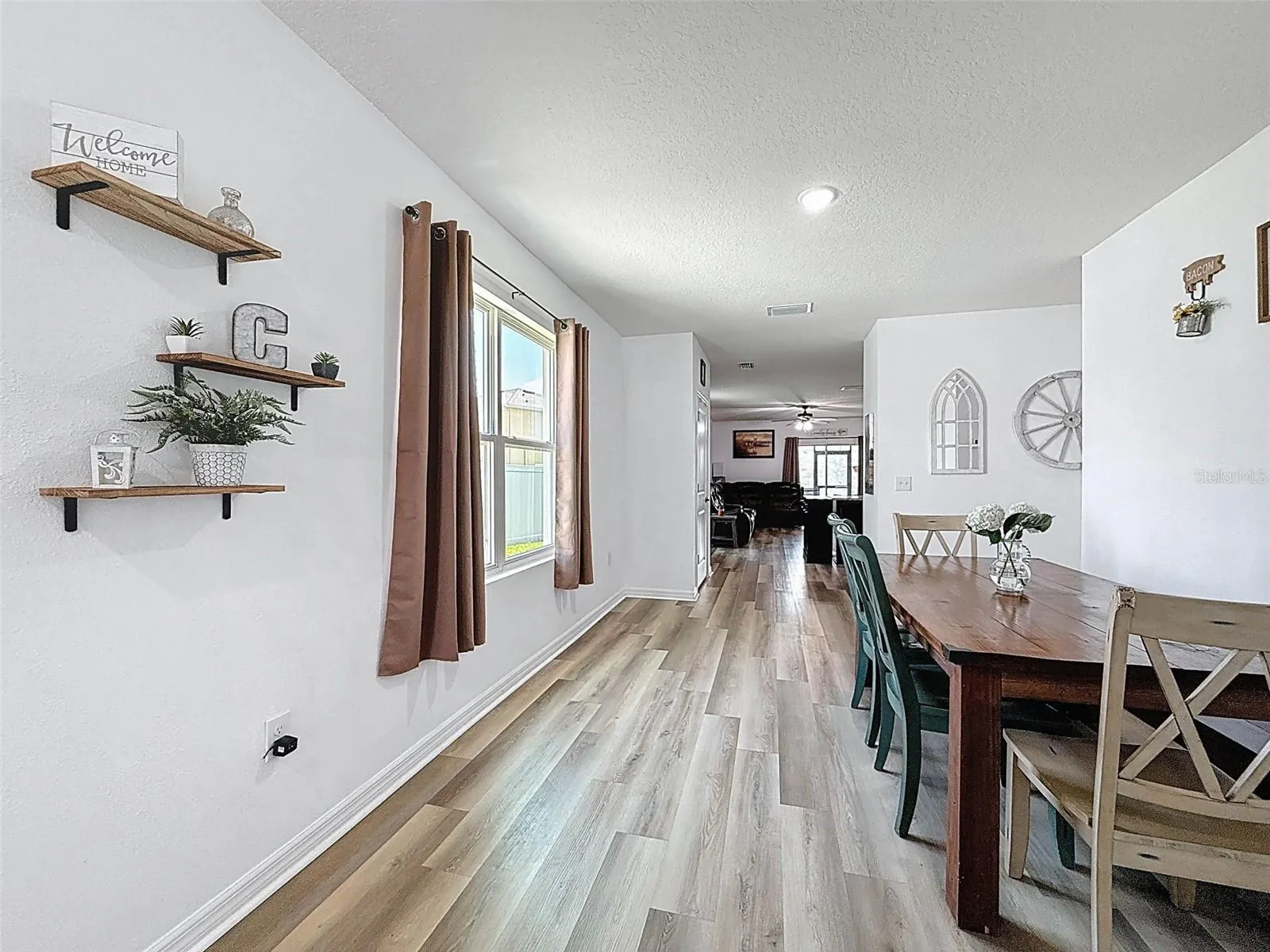 8089 PELICAN REED CIR