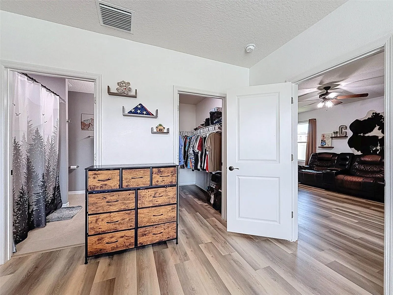 8089 PELICAN REED CIR