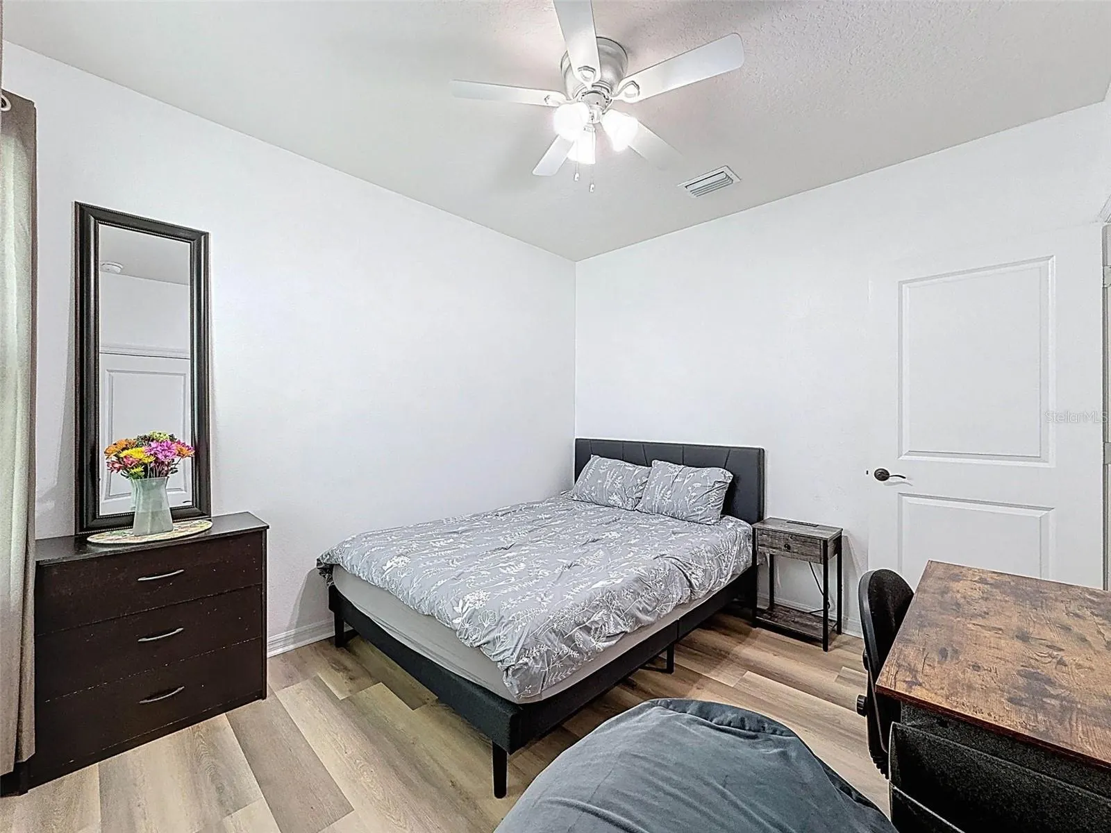 8089 PELICAN REED CIR