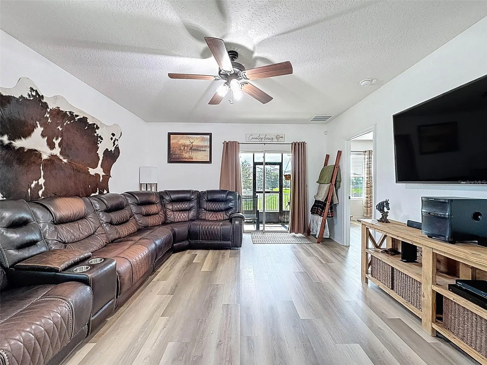 8089 PELICAN REED CIR