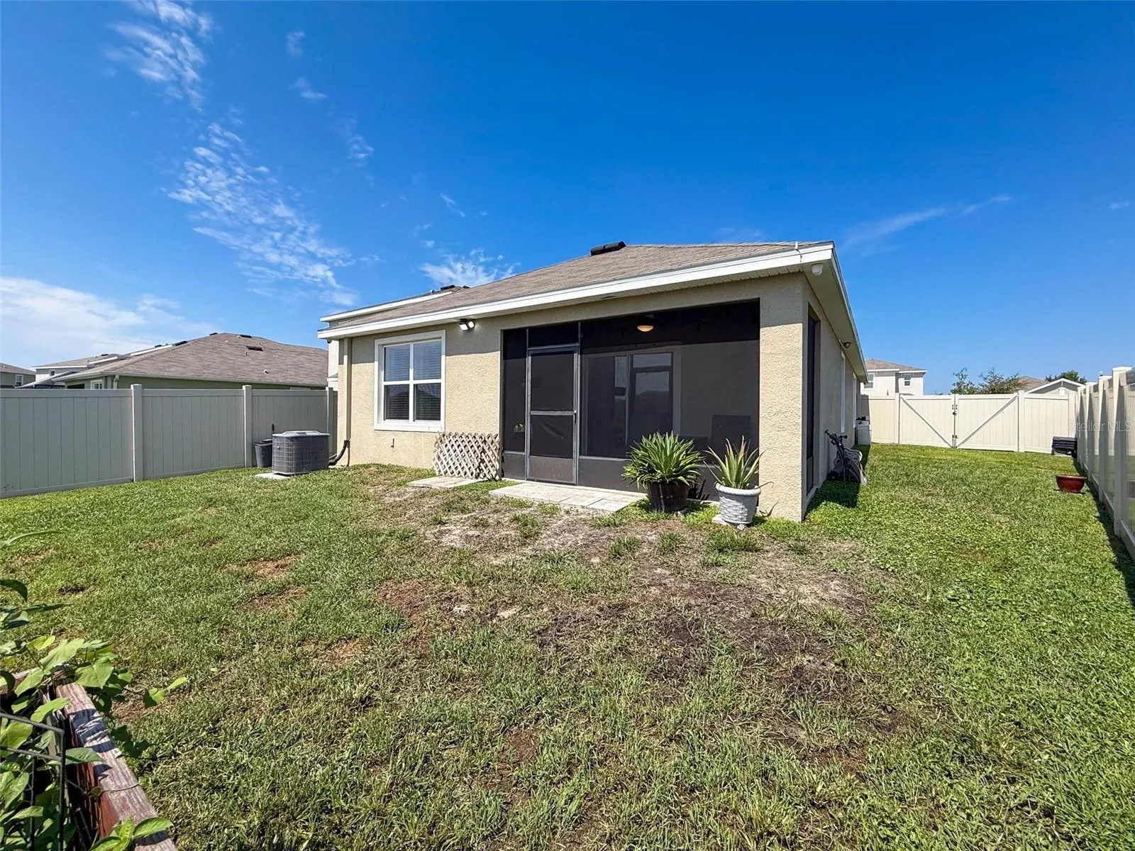 8089 PELICAN REED CIR