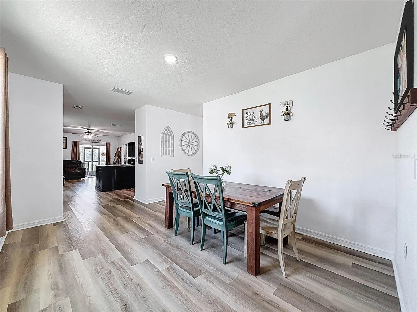8089 PELICAN REED CIR