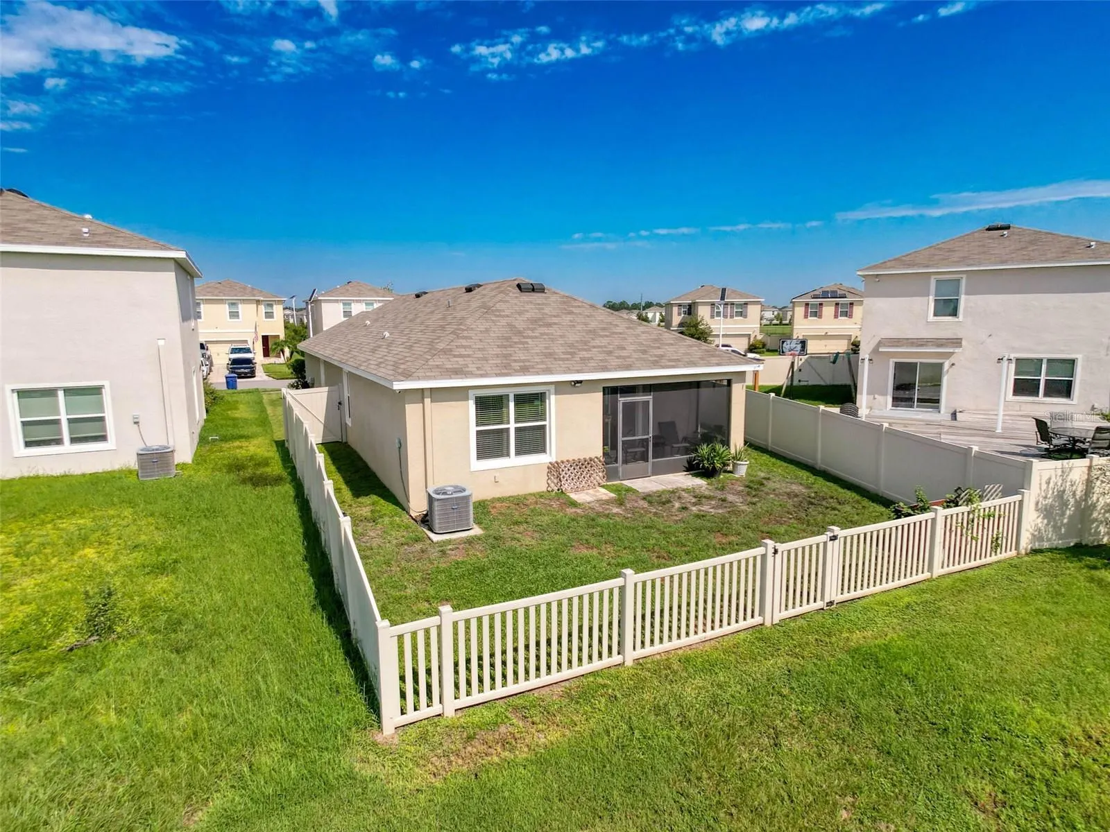 8089 PELICAN REED CIR