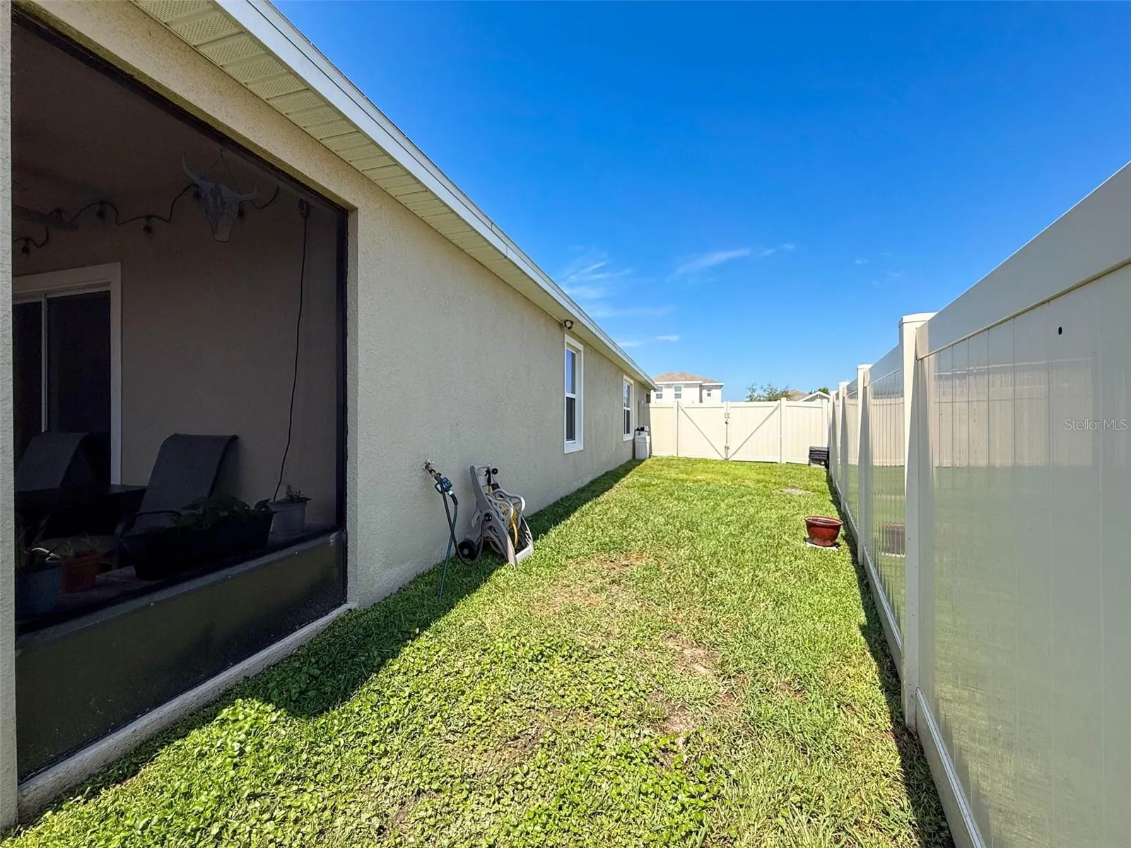 8089 PELICAN REED CIR