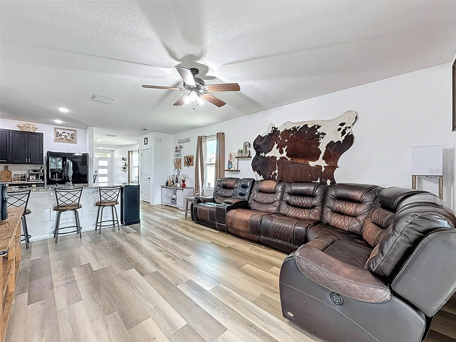 8089 PELICAN REED CIR