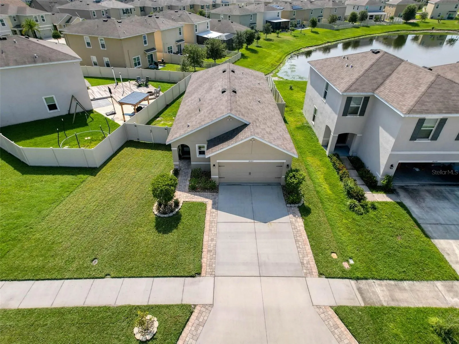 8089 PELICAN REED CIR