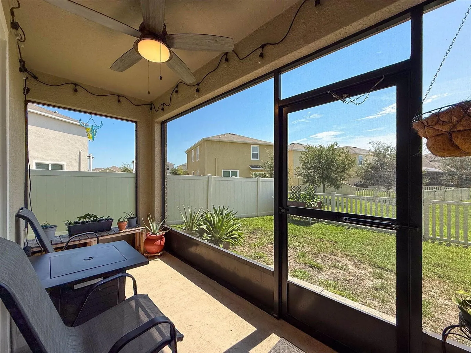 8089 PELICAN REED CIR