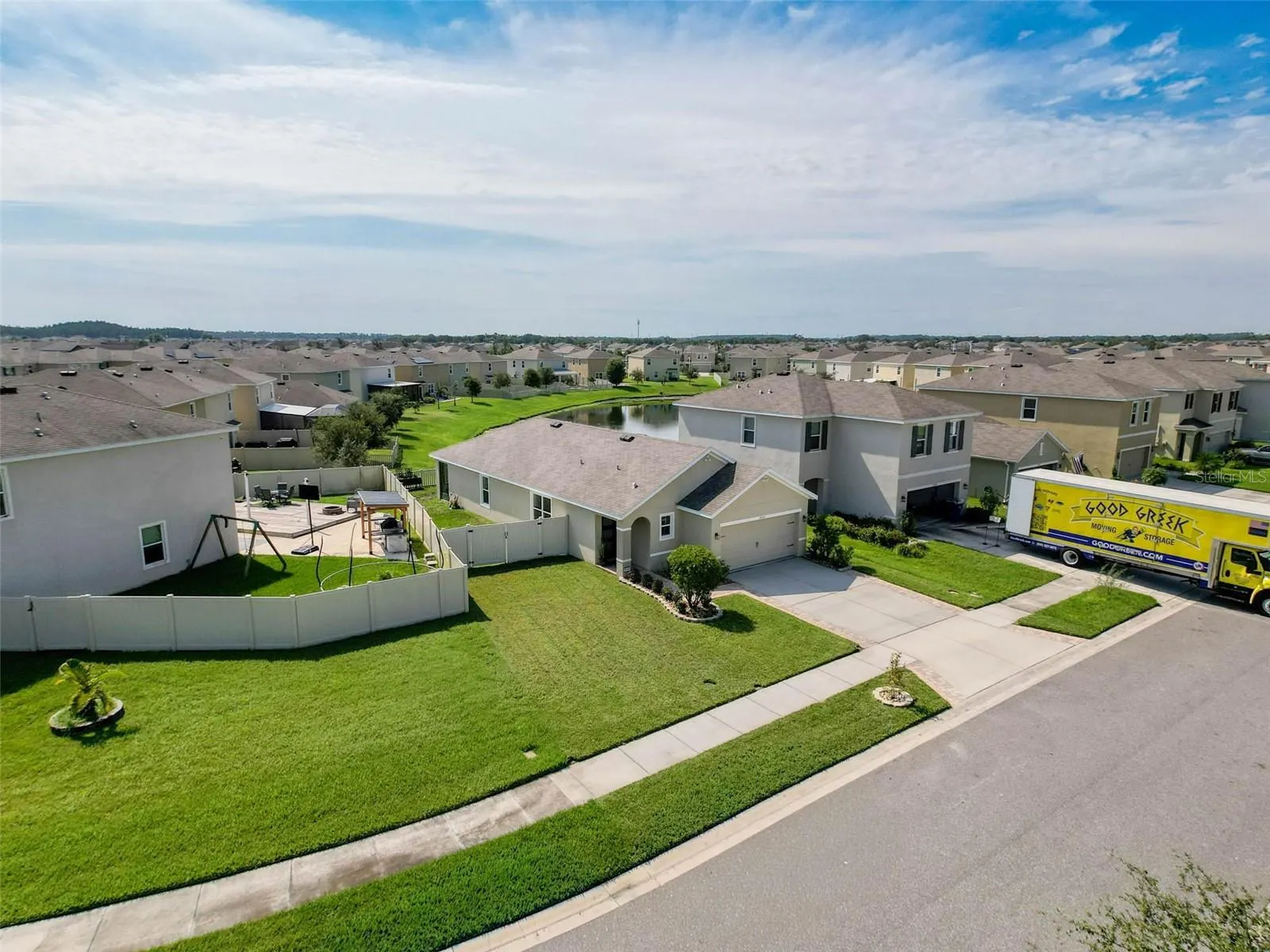 8089 PELICAN REED CIR