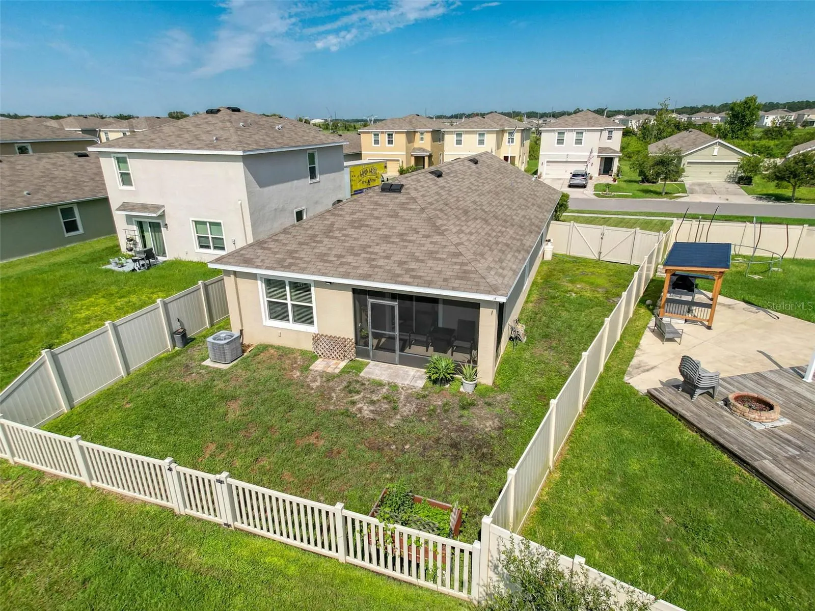 8089 PELICAN REED CIR