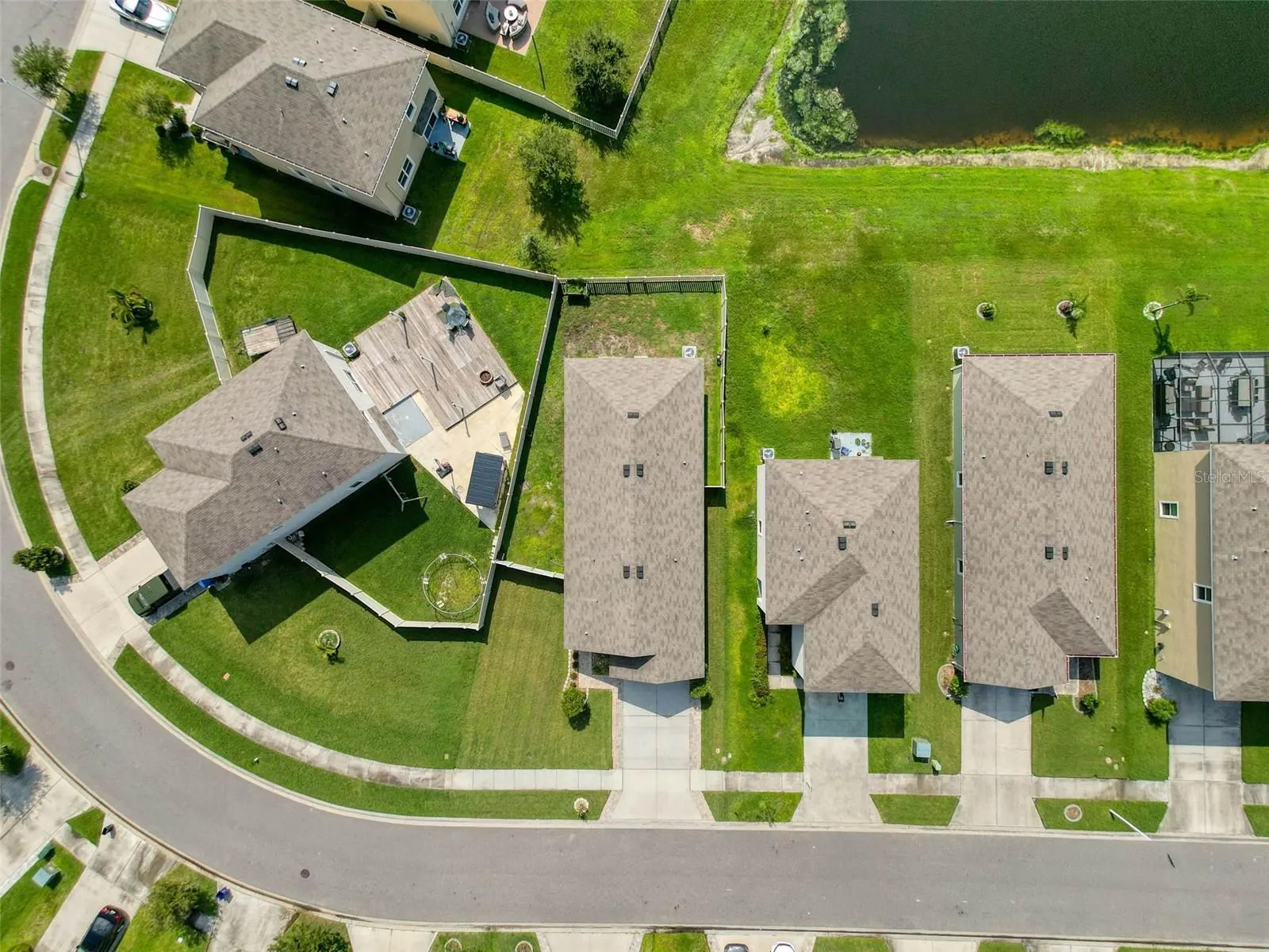 8089 PELICAN REED CIR