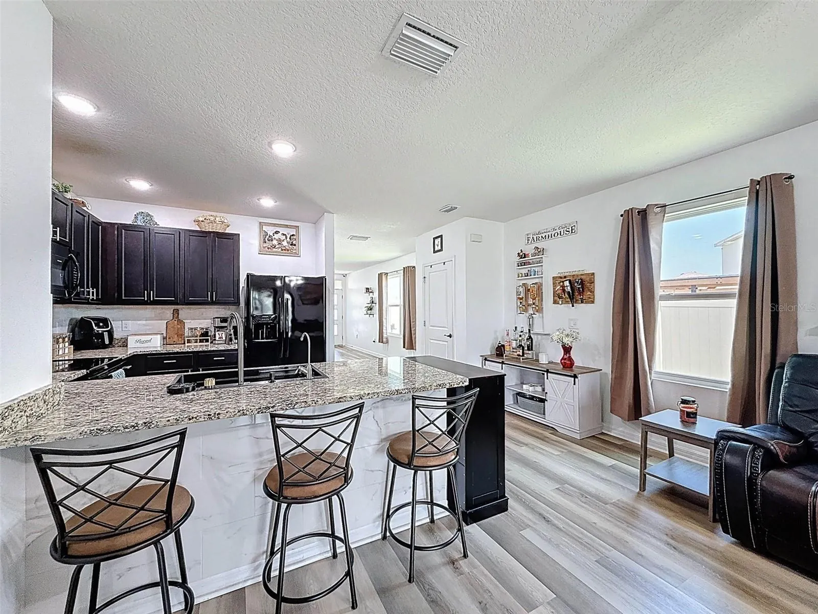 8089 PELICAN REED CIR