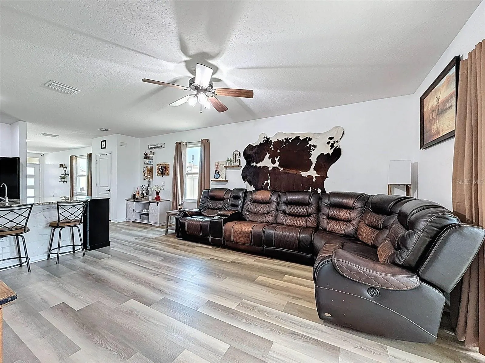 8089 PELICAN REED CIR