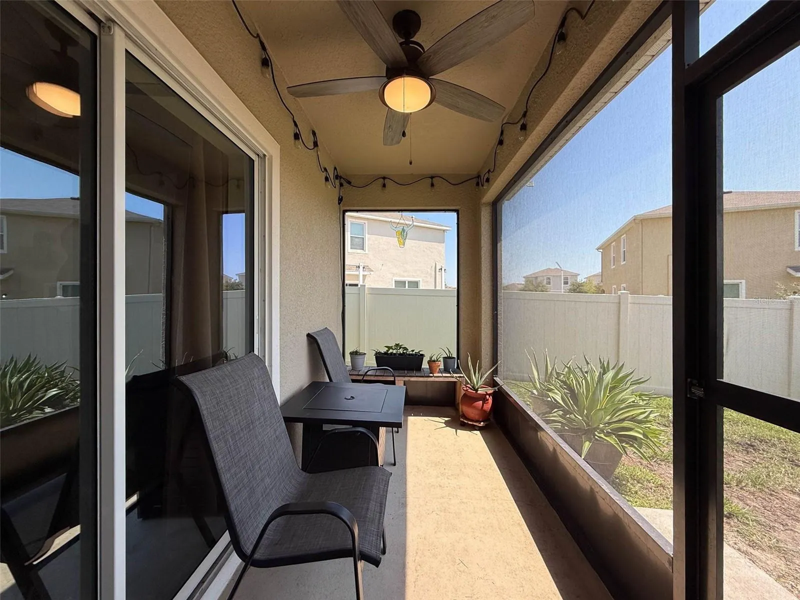 8089 PELICAN REED CIR
