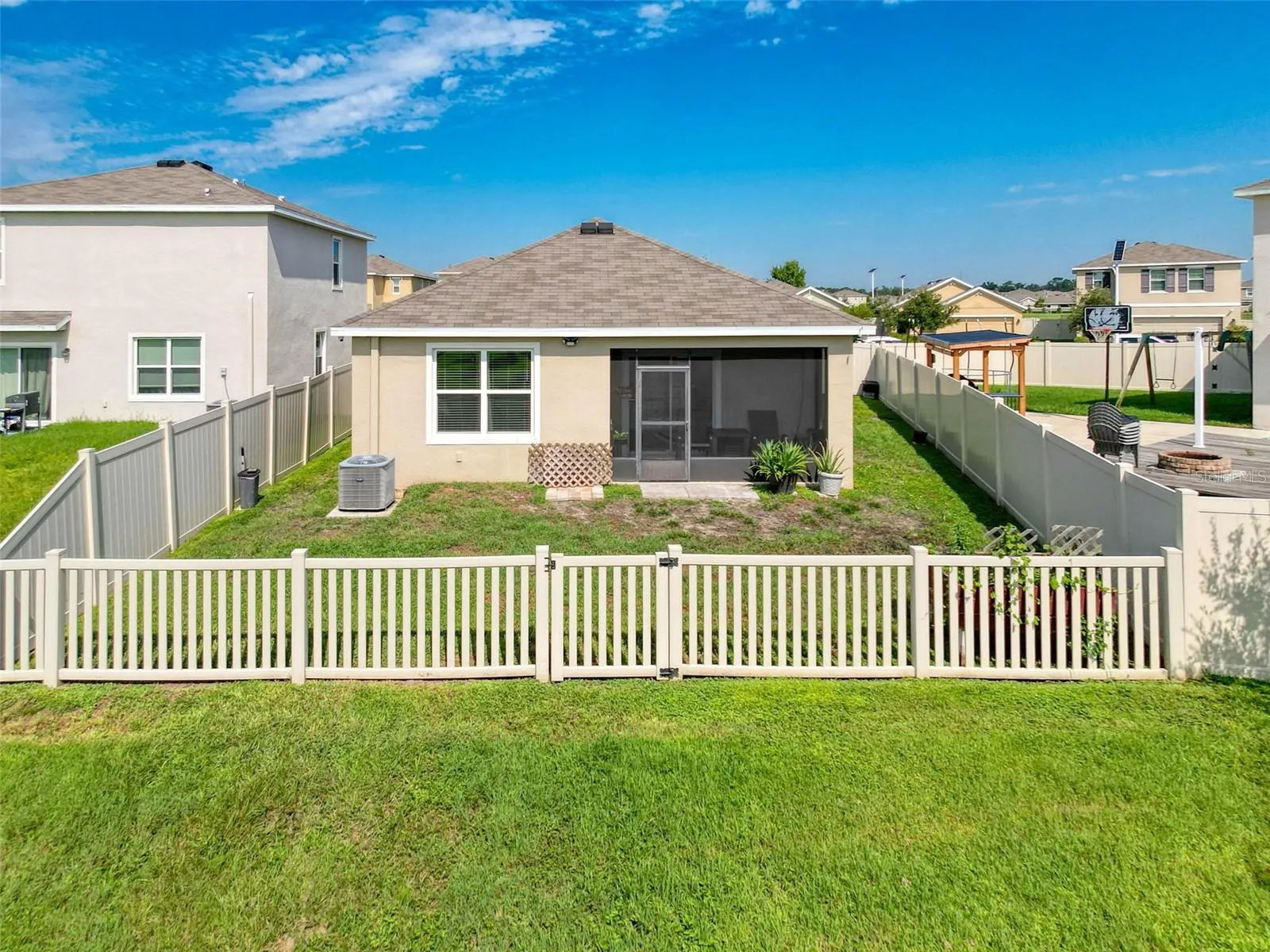 8089 PELICAN REED CIR