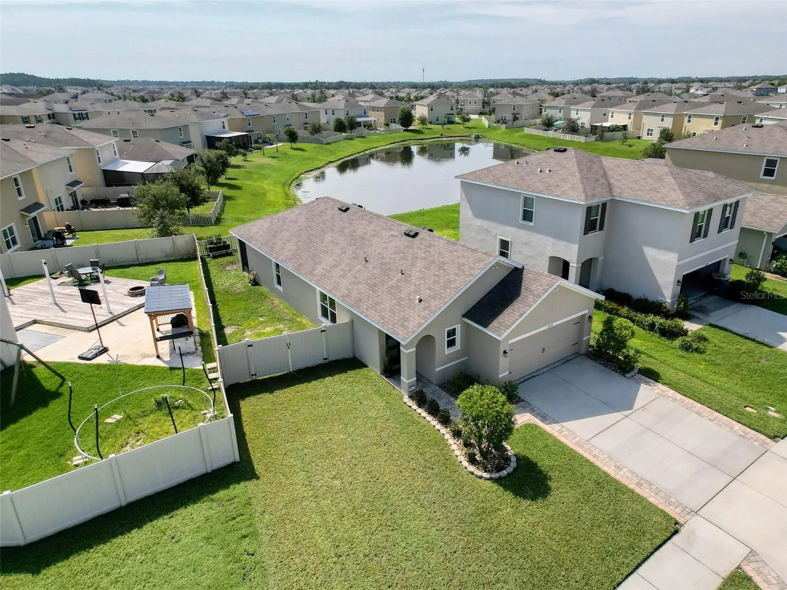 8089 PELICAN REED CIR