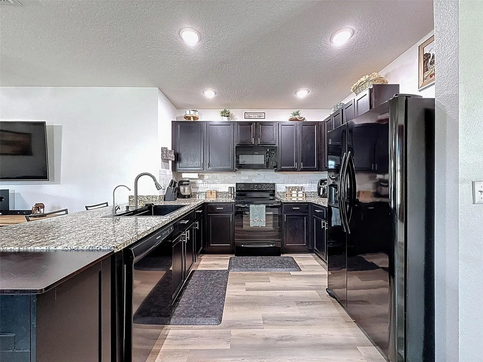 8089 PELICAN REED CIR