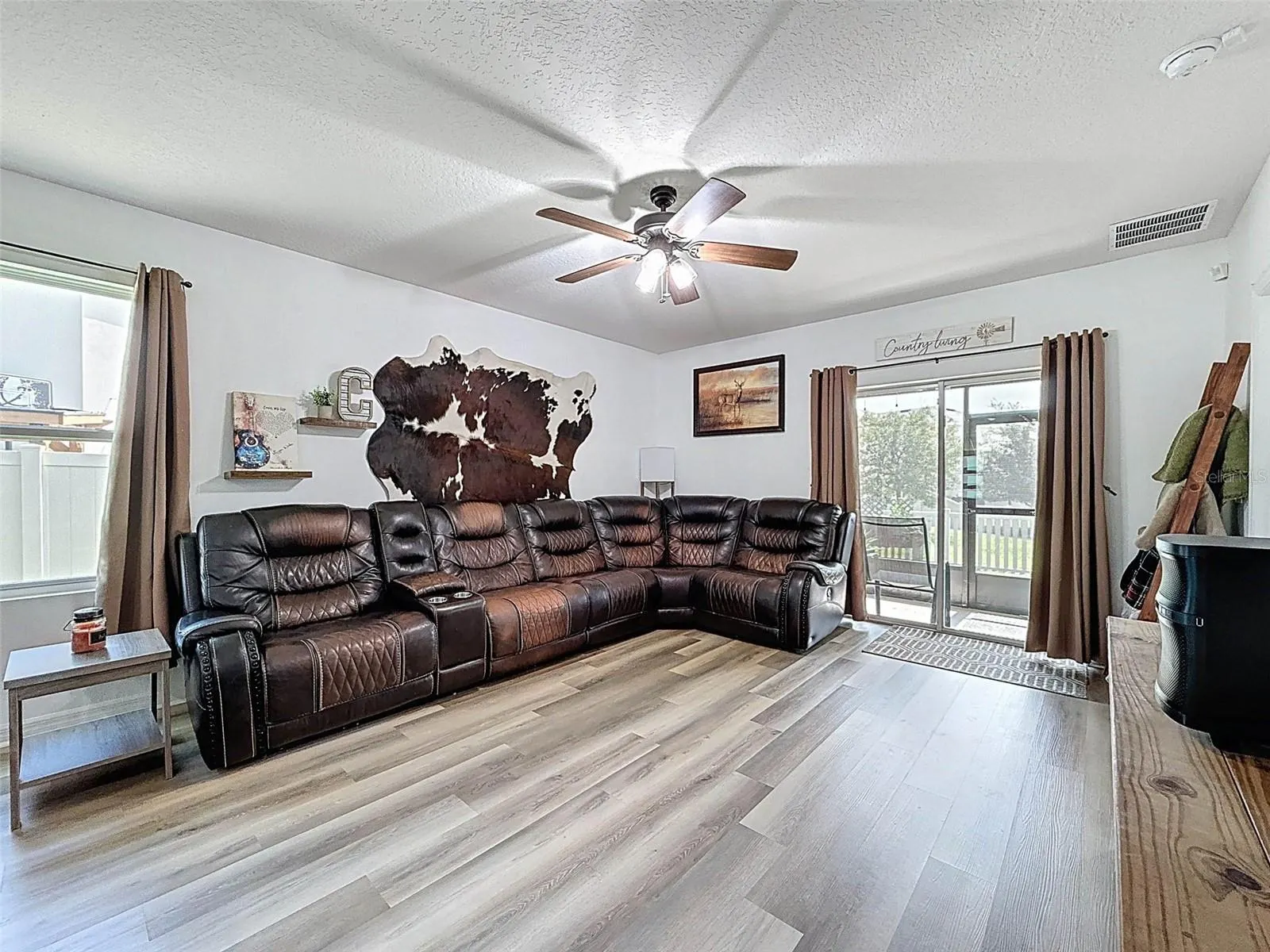 8089 PELICAN REED CIR