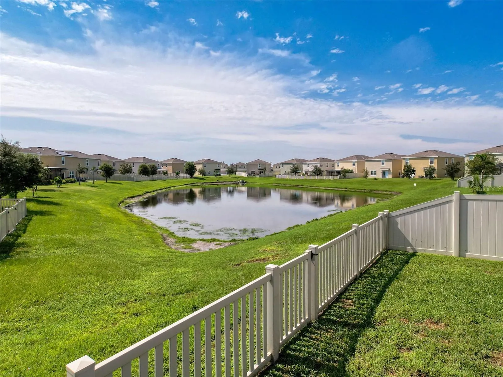 8089 PELICAN REED CIR
