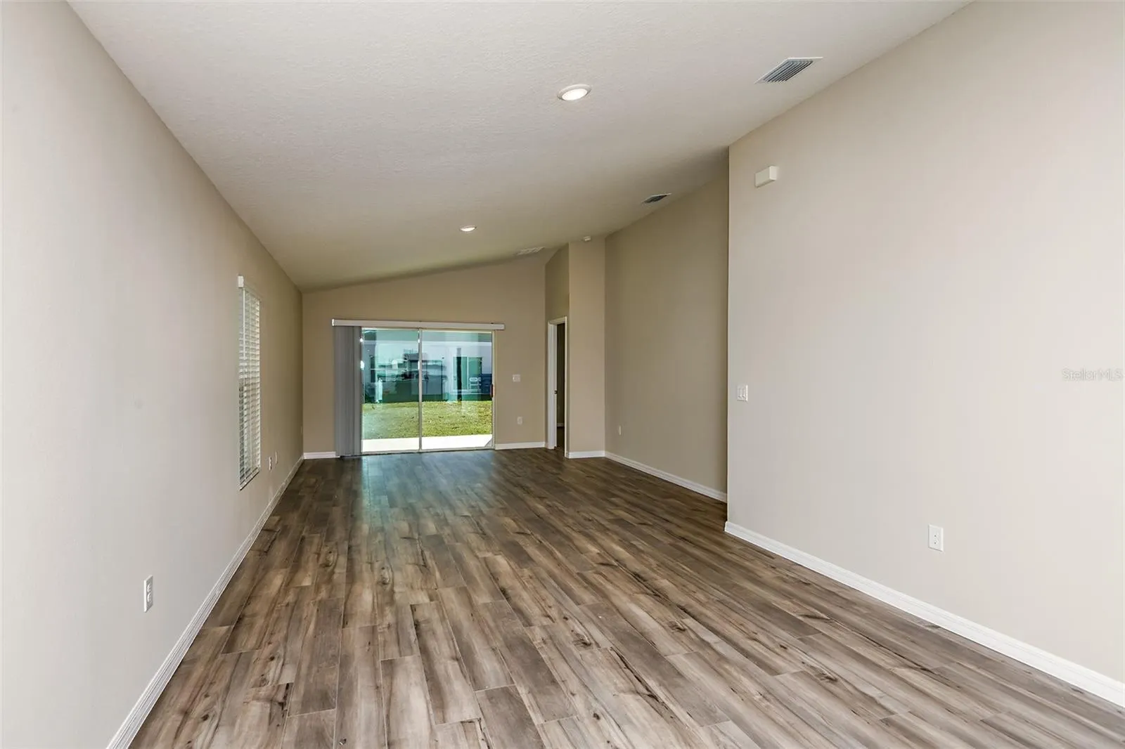 5532 TAVERNA LOOP