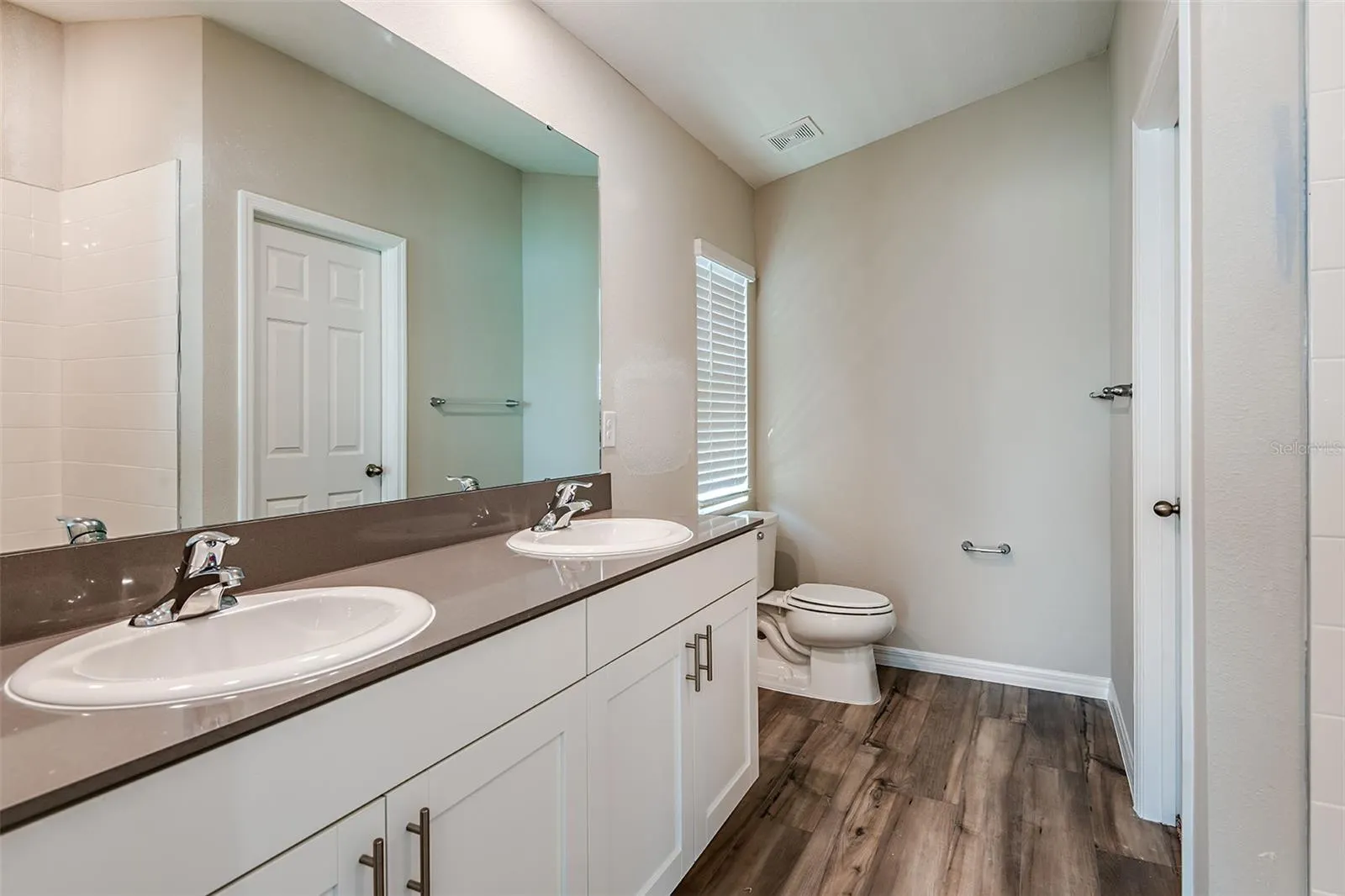 5532 TAVERNA LOOP