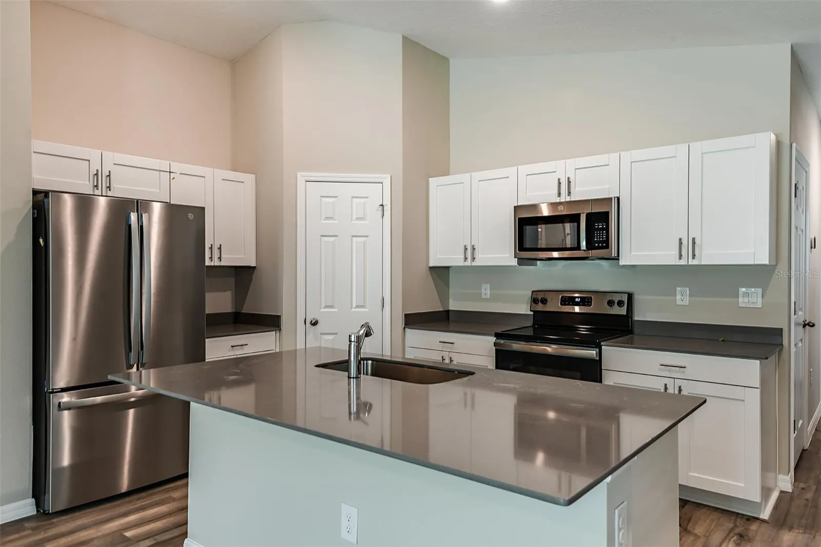 5532 TAVERNA LOOP