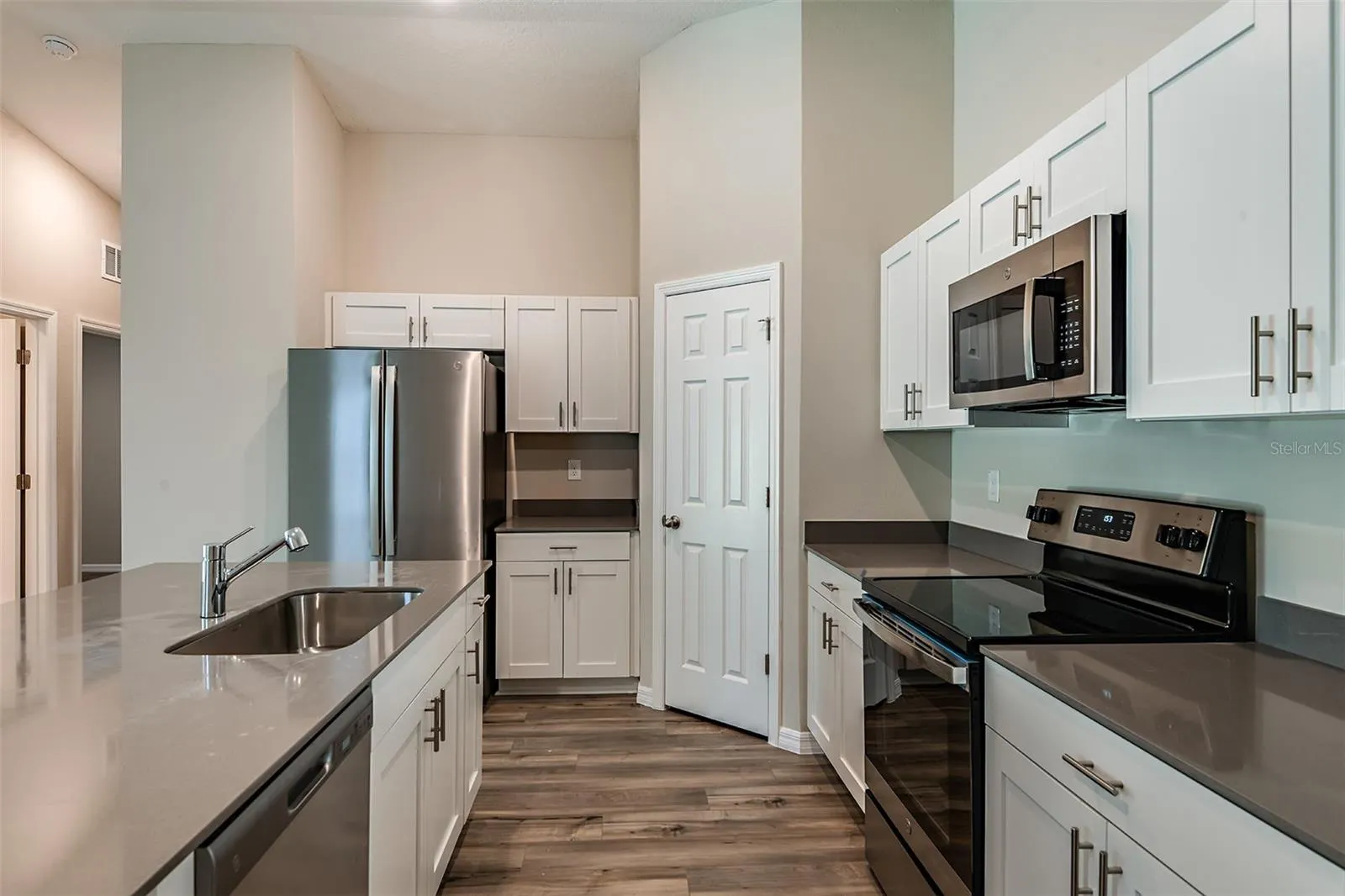 5532 TAVERNA LOOP