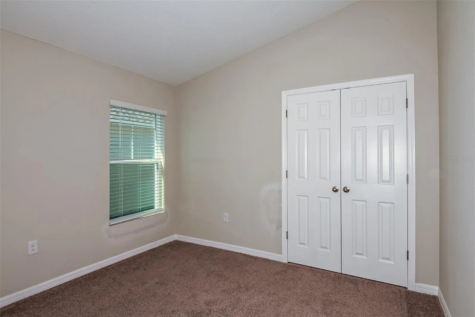 5532 TAVERNA LOOP