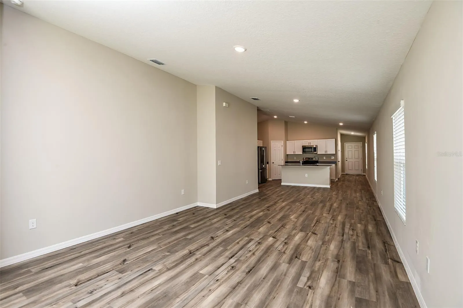 5532 TAVERNA LOOP